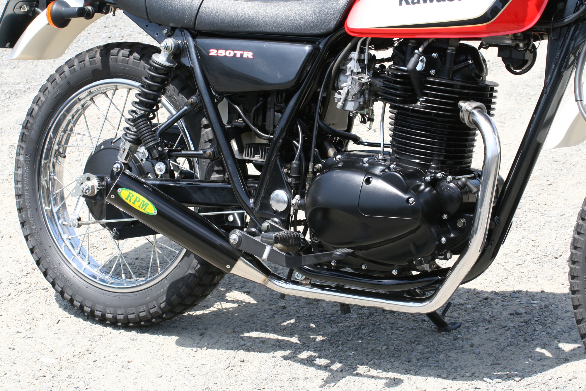 カワサキ 250tr マフラー - マフラー